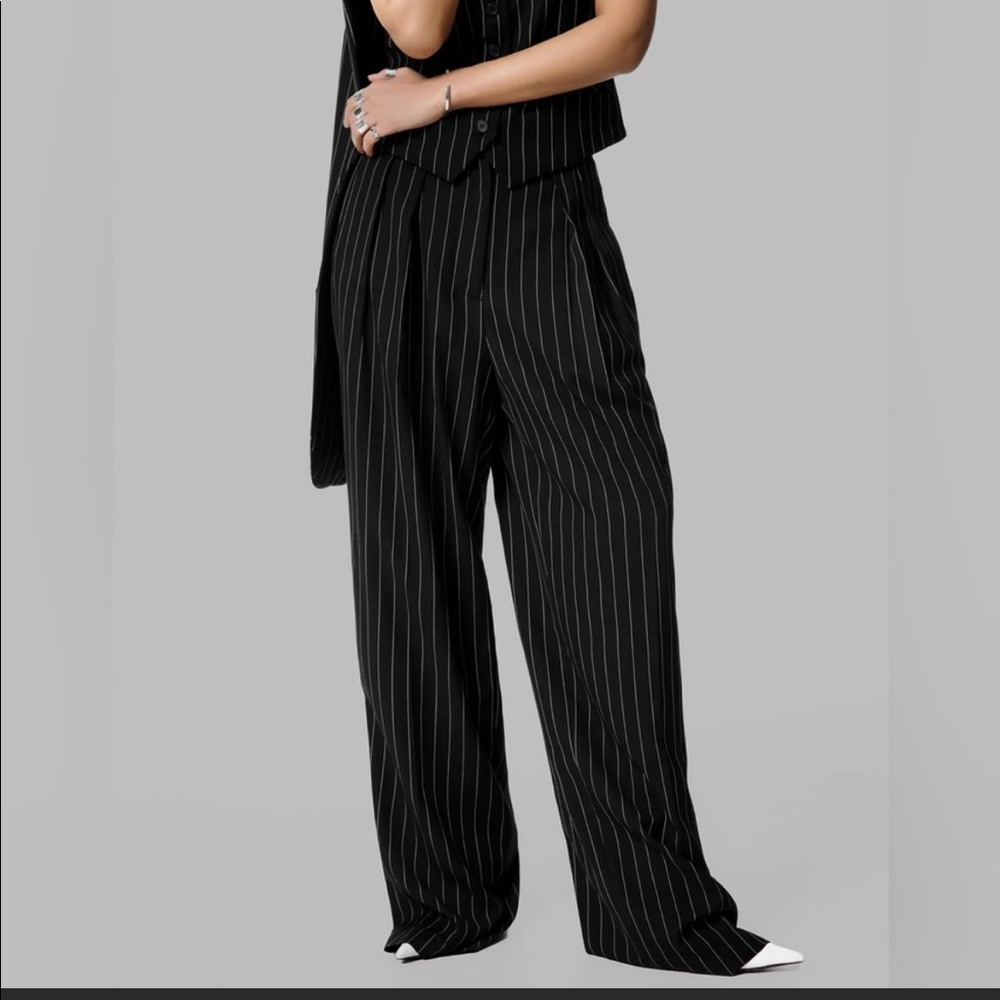 The Frankie Shop Pleated Black Trousers